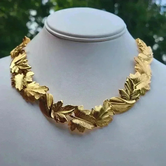 Vintage Napier leaves Gold-toned necklace - Picture 4 of 16